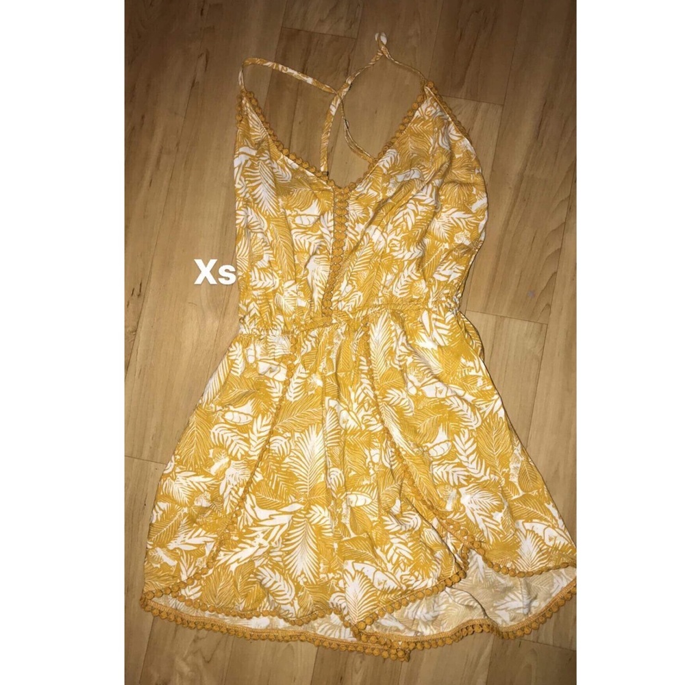 Yellow/white romper (fits bigger) - Picture 1 of 1